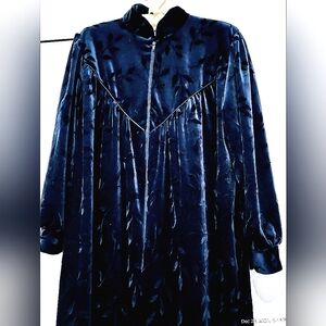 ROBE, ANKLE LENGTH, DARK BLUE, VELVETTY, FRONT ZIPPER, SIZE S/P, BY HAMILTON